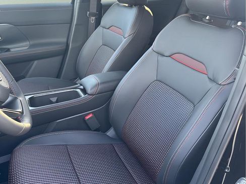 New 2026 Nissan Kicks SR FWD image 17