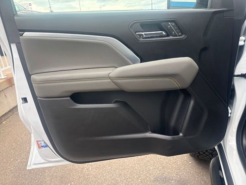 Used 2025 Chevrolet Colorado ZR2 w/ Technology Package image 12