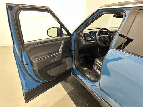 Used 2025 Rivian R1S Adventure Dual AWD/4WD image 16