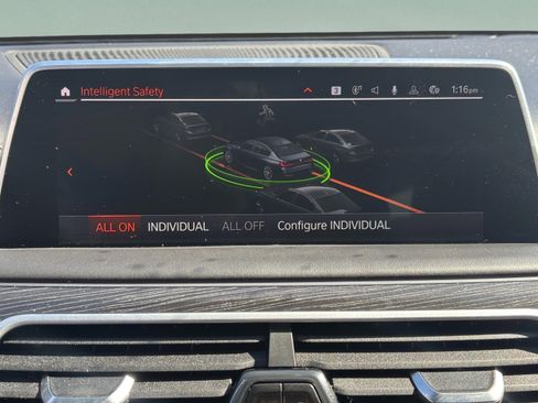 Used 2021 BMW 750i xDrive w/ Luxury Rear Seating Package image 15