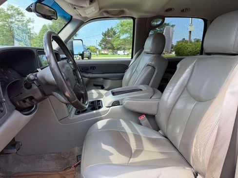 Used 2003 Chevrolet Suburban 2500 LT w/ LT Preferred Equipment Group AWD/4WD image 14