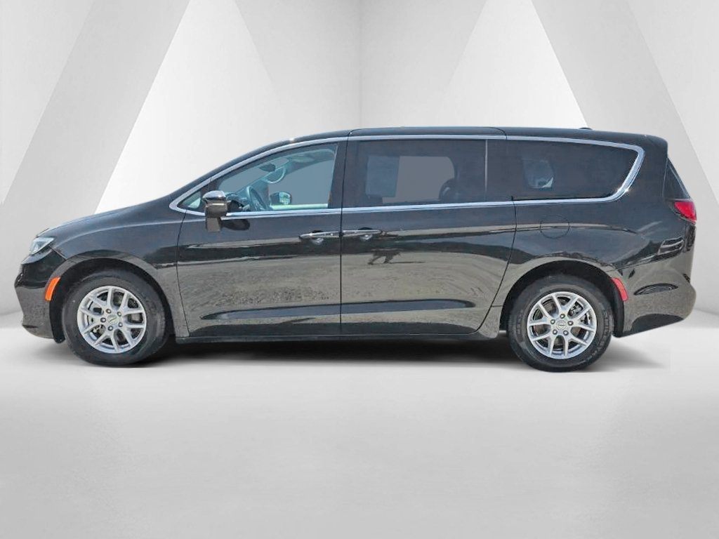 Used 2023 Chrysler Pacifica Touring-L FWD image 9
