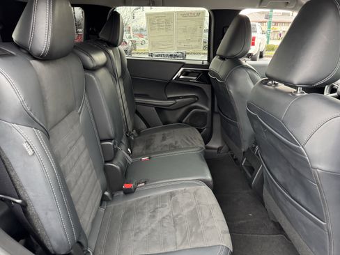 Used 2024 Mitsubishi Outlander SE image 37