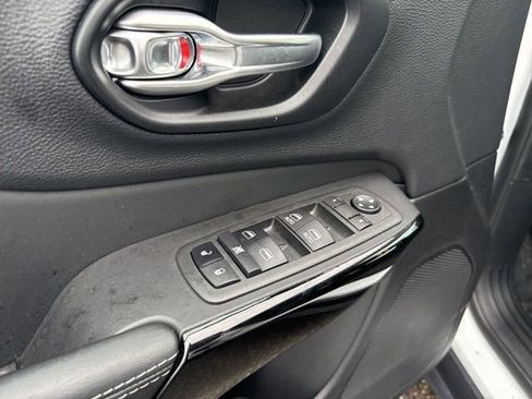 Used 2023 Jeep Cherokee Altitude Lux image 20