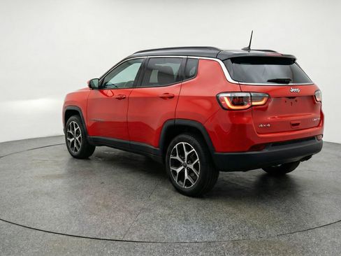 Used 2025 Jeep Compass Limited image 6