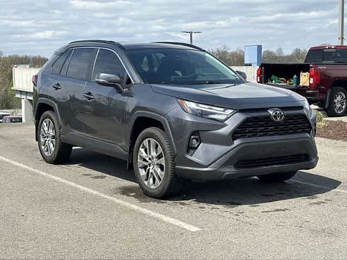 Used 2022 Toyota RAV4 XLE Premium image 22
