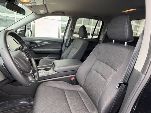 Used 2025 Honda Ridgeline Sport image 7