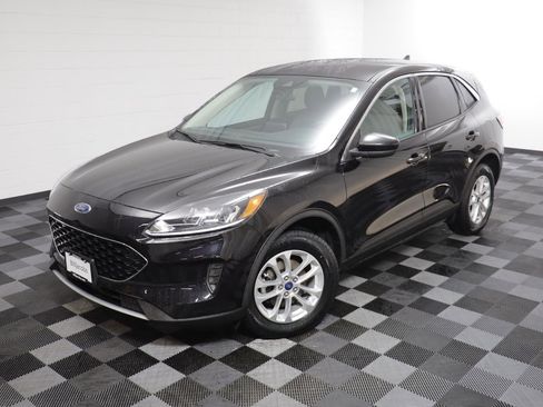 Used 2020 Ford Escape SE image 2