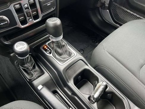 Used 2019 Jeep Wrangler Unlimited Sahara image 22