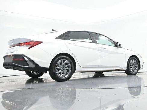 Used 2024 Hyundai Elantra SEL FWD image 48