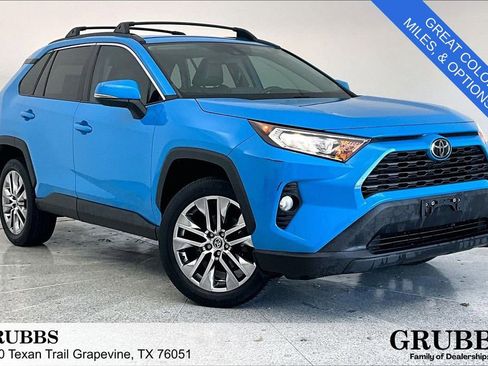 Used 2021 Toyota RAV4 XLE Premium w/ Carpet Mat Package (TMS) image 1
