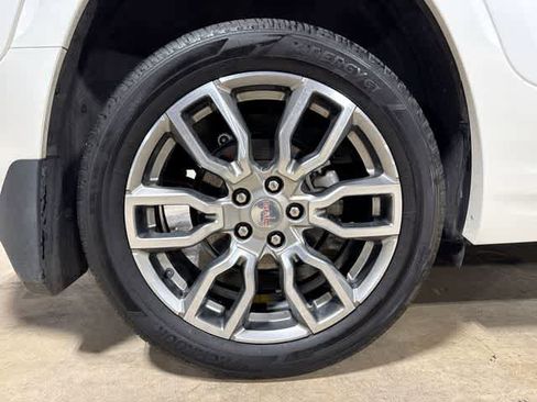 Used 2022 GMC Terrain Denali w/ Denali Premium Package AWD/4WD image 10
