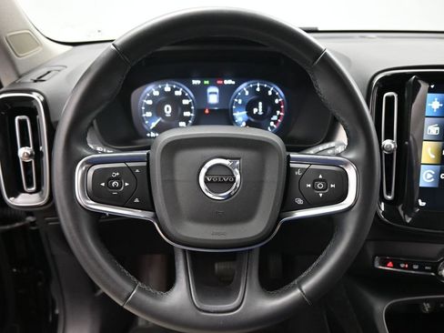 Used 2022 Volvo XC40 T5 Momentum AWD/4WD image 12