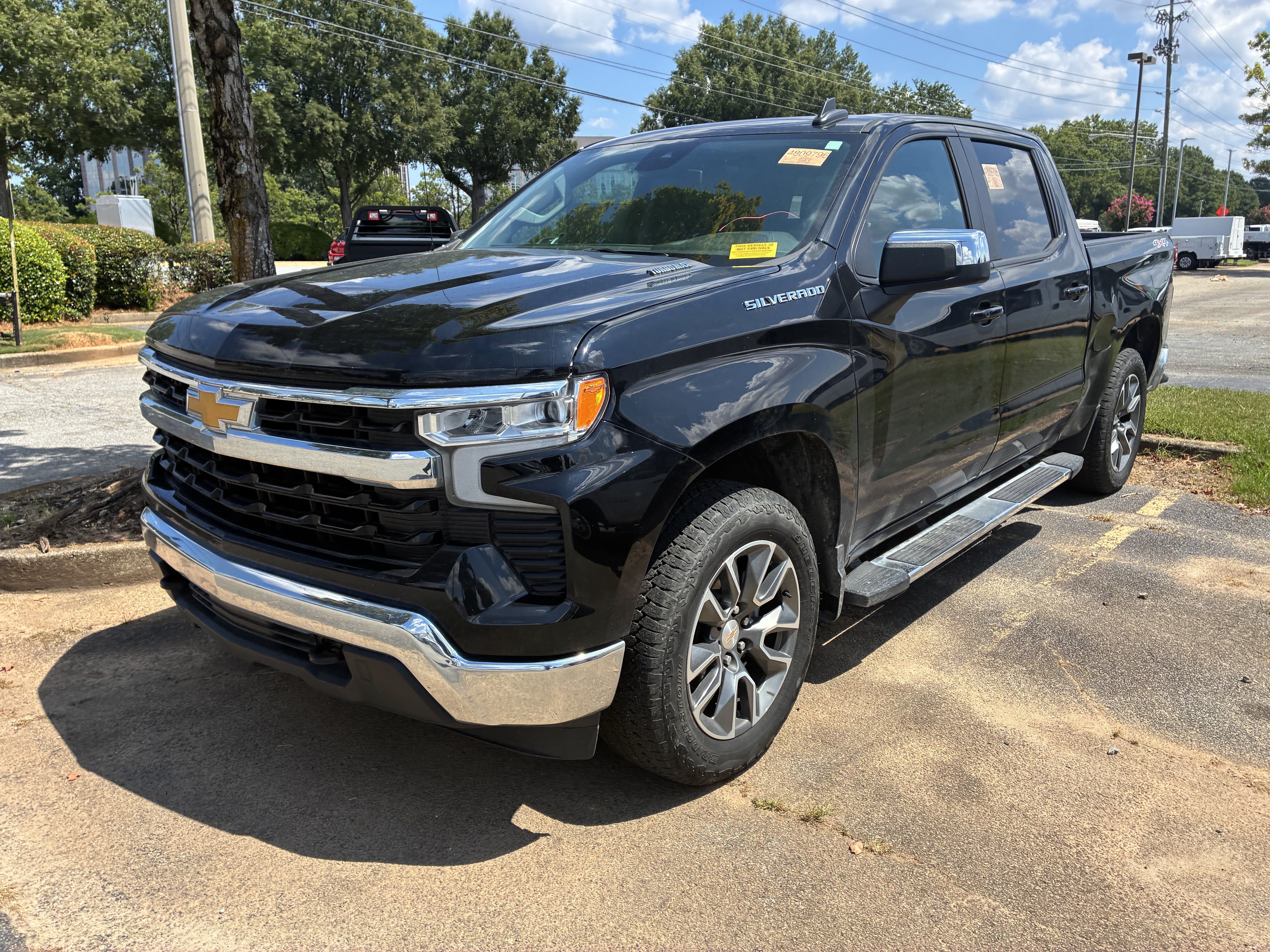 Used 2024 Chevrolet Silverado 1500 LT AWD/4WD image 3