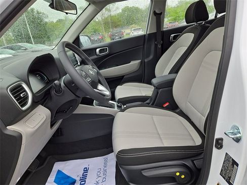 New 2025 Hyundai Venue SEL image 22