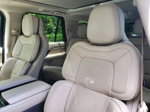 Used 2018 Lincoln Navigator Reserve AWD/4WD image 31