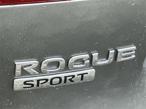 Used 2022 Nissan Rogue Sport S image 25