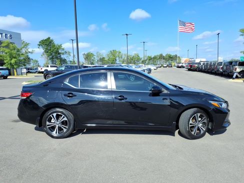 Used 2021 Nissan Sentra SV FWD image 2
