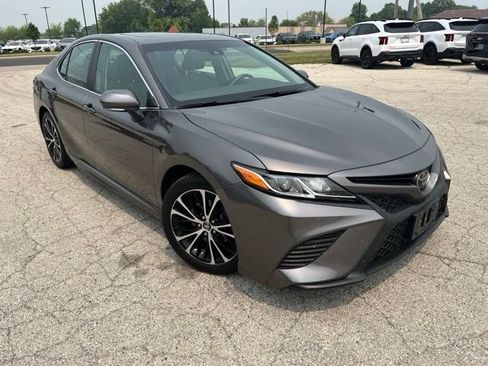 Used 2018 Toyota Camry SE w/ Moonroof Package FWD image 1