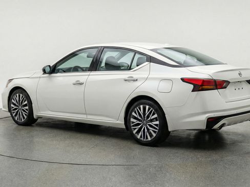Used 2025 Nissan Altima 2.5 SV image 6