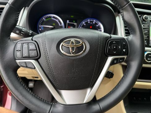 Used 2017 Toyota Highlander Limited AWD/4WD image 22