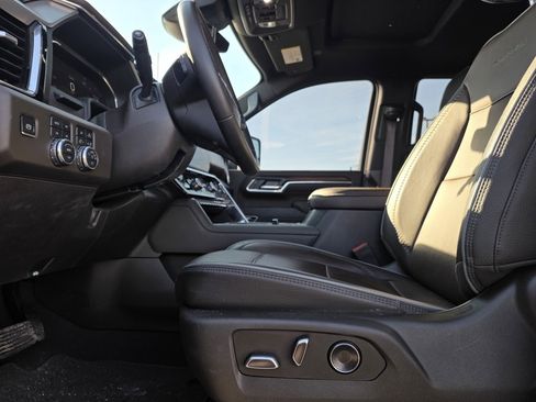 Used 2025 GMC Sierra 2500 Denali w/ Technology Package image 10