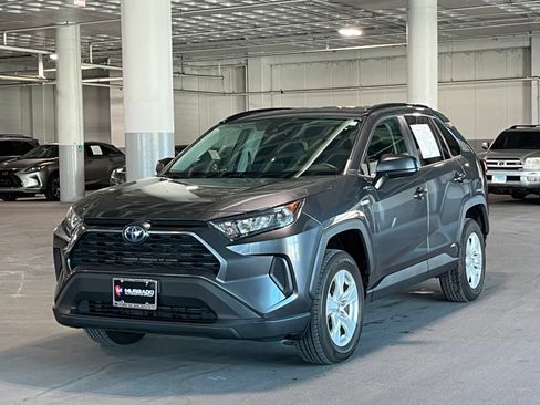 Used 2021 Toyota RAV4 LE AWD/4WD image 4