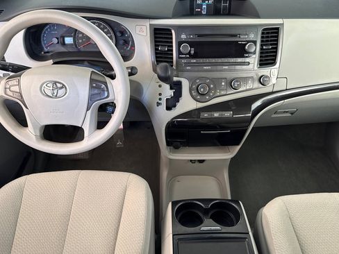 Used 2012 Toyota Sienna LE image 25