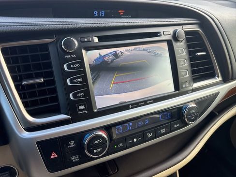 Used 2019 Toyota Highlander Limited image 29