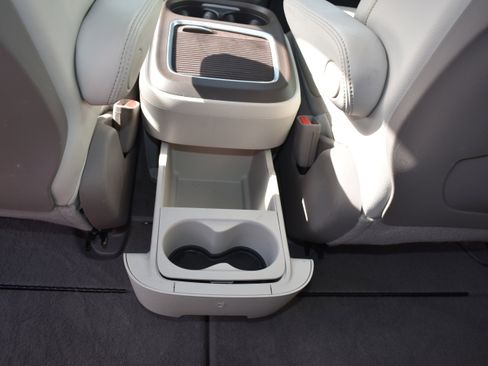 Used 2020 Chrysler Pacifica Touring-L Plus w/ Tire & Wheel Group image 33