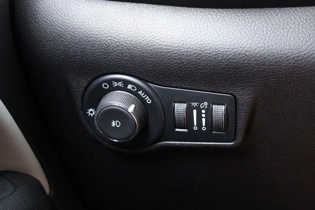 Used 2025 Jeep Compass Limited AWD/4WD image 18