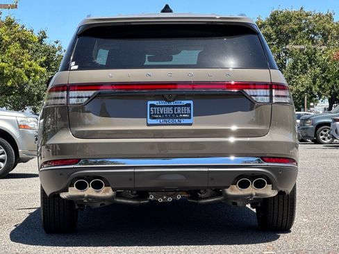 New 2026 Lincoln Aviator AWD image 5