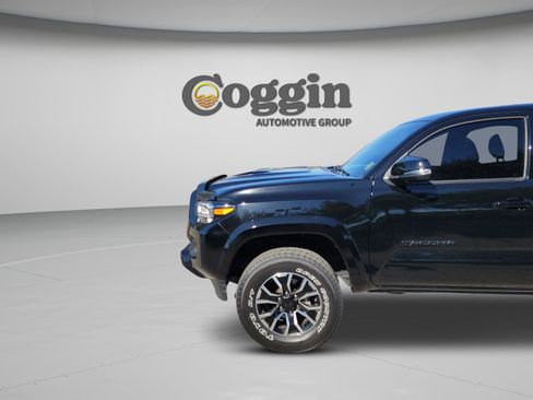 Used 2023 Toyota Tacoma TRD Sport w/ TRD Premium Sport Package AWD/4WD image 30