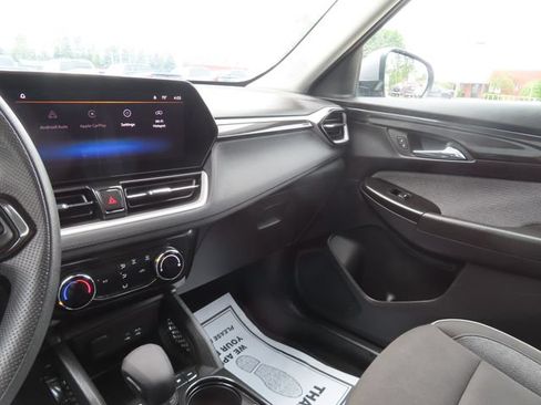 Used 2025 Chevrolet TrailBlazer LT AWD/4WD image 32