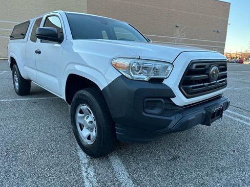 Used 2018 Toyota Tacoma SR image 24