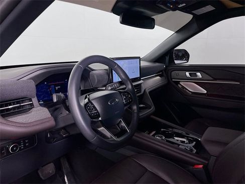 Used 2025 Ford Explorer Platinum w/ Ultimate Package image 11