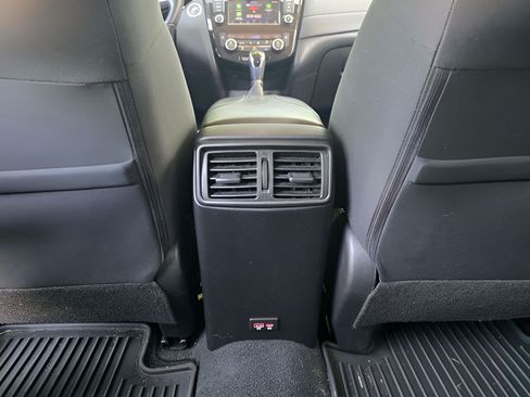 Used 2020 Nissan Rogue SV w/ Premium Package FWD image 9