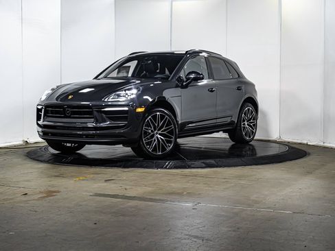 Certified 2025 Porsche Macan image 1