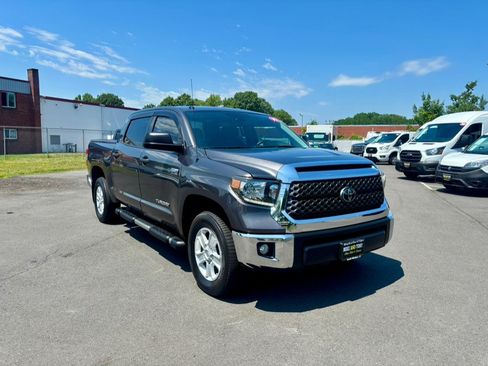 Used 2019 Toyota Tundra SR5 w/ SR5 Upgrade Package AWD/4WD image 3
