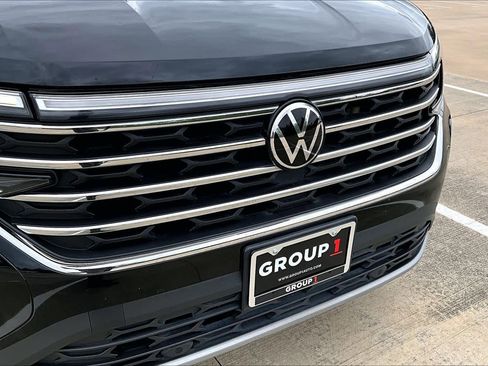 Used 2024 Volkswagen Atlas SE image 30