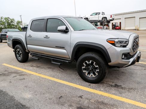 Used 2021 Toyota Tacoma TRD Off-Road w/ Technology Package image 7
