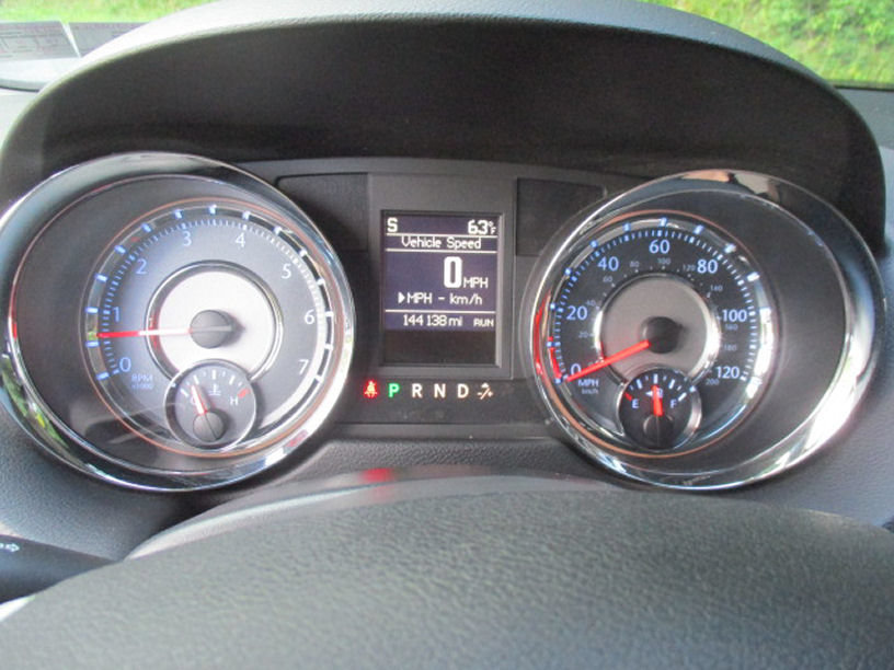 Used 2016 Chrysler Town & Country Touring w/ Driver Convenience Group FWD image 14