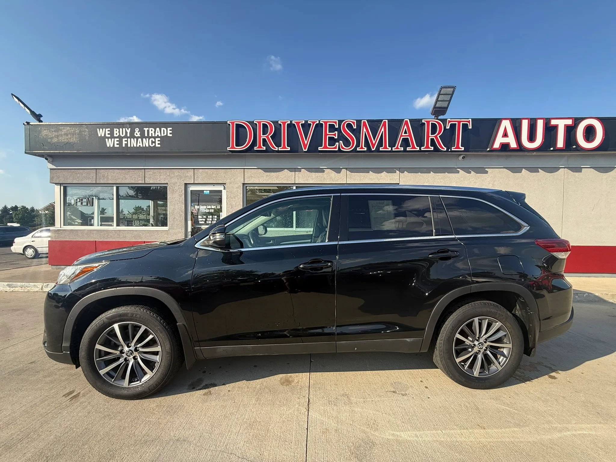 Used 2019 Toyota Highlander XLE AWD/4WD image 5