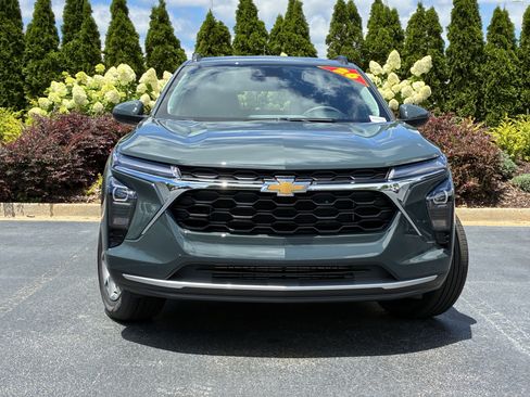 Used 2026 Chevrolet Trax LT FWD image 10