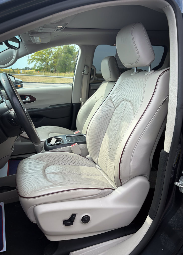 Used 2019 Chrysler Pacifica Limited w/ Tire & Wheel Group FWD image 27