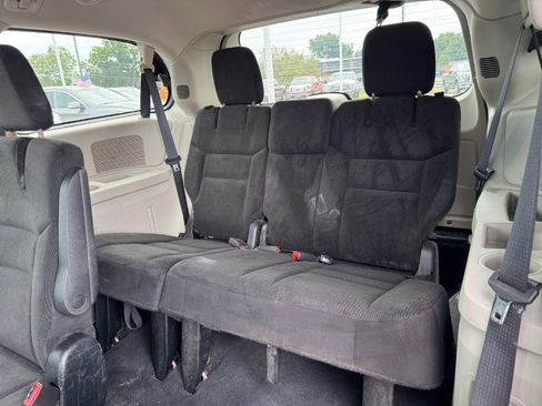 Used 2017 Dodge Grand Caravan SXT w/ Quick Order Package 29G SXT FWD image 17