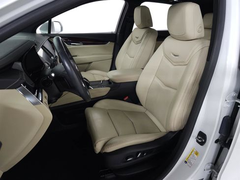 Used 2017 Cadillac XT5 Premium Luxury w/ LPO, Wheel Lock Package image 16