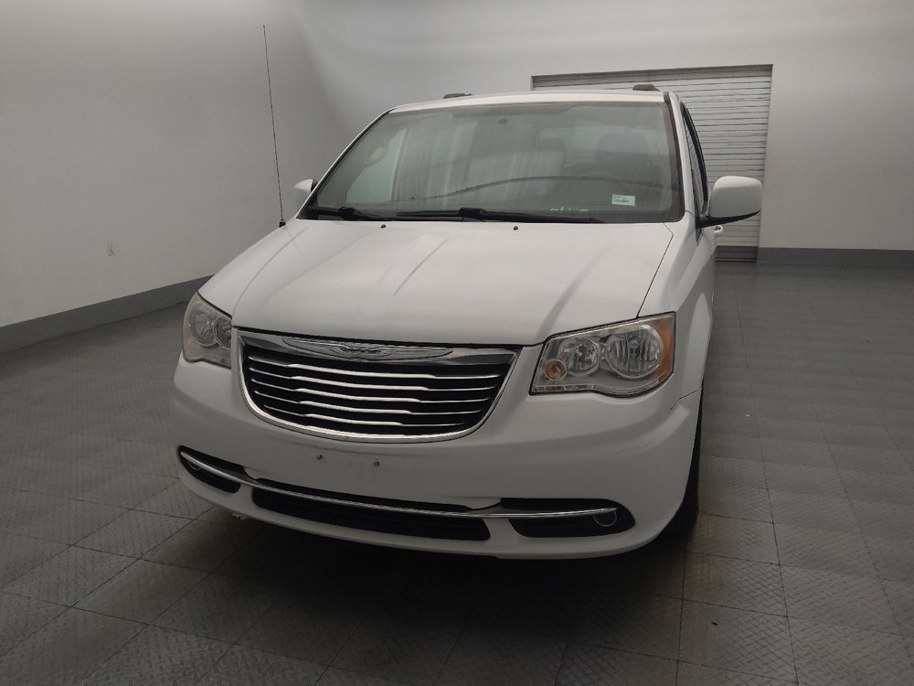 Used 2016 Chrysler Town & Country Touring FWD image 15
