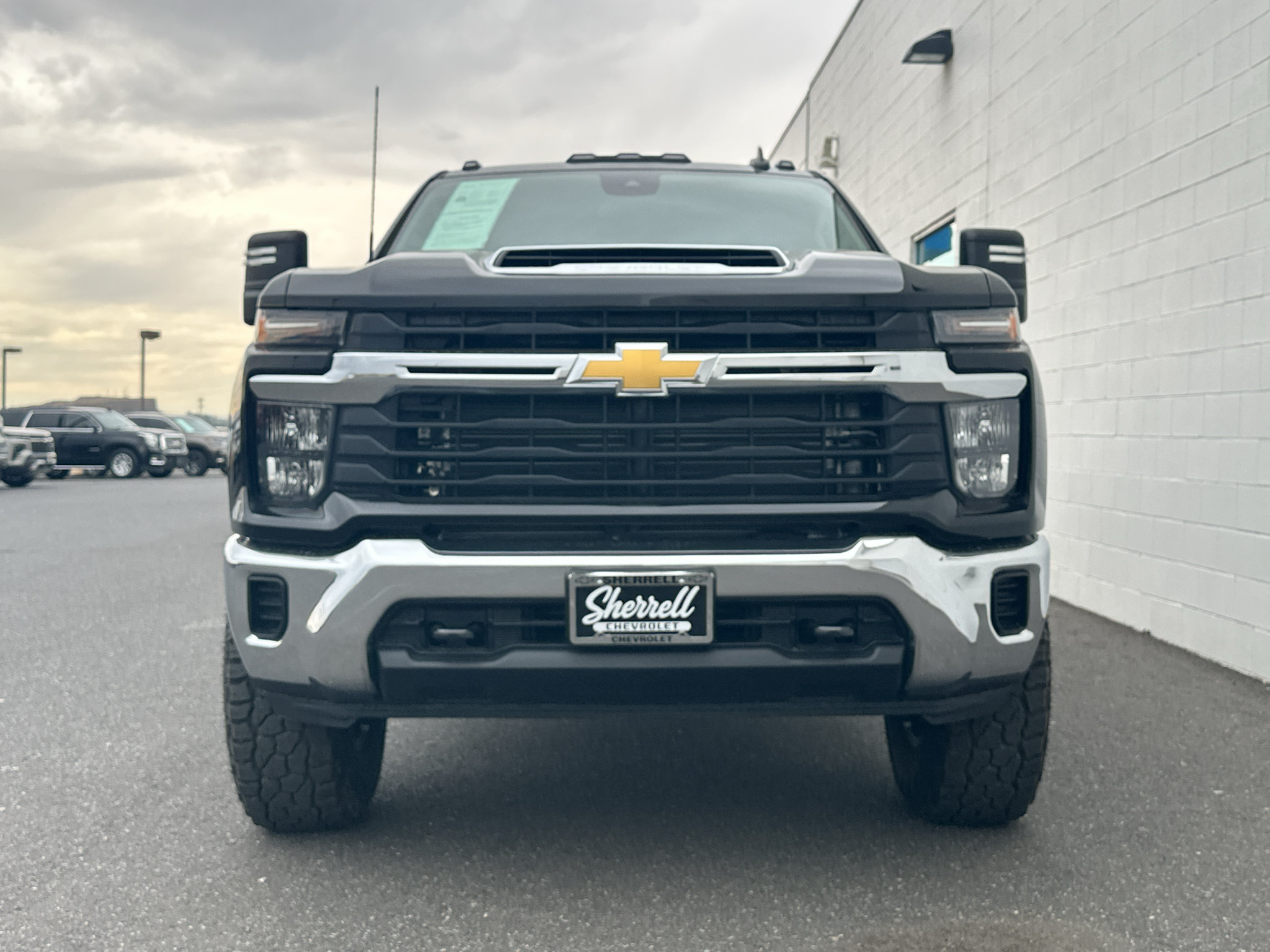 Used 2026 Chevrolet Silverado 2500 LT AWD/4WD image 2