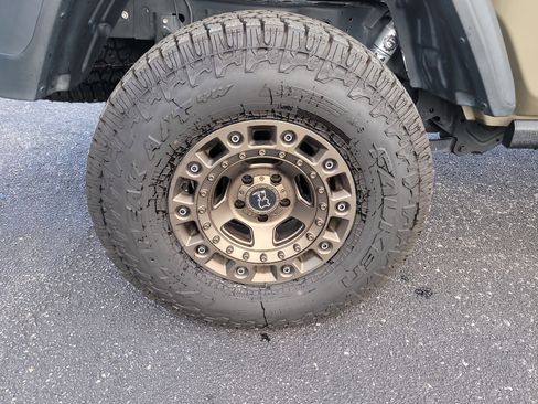 Used 2020 Jeep Gladiator Rubicon image 9